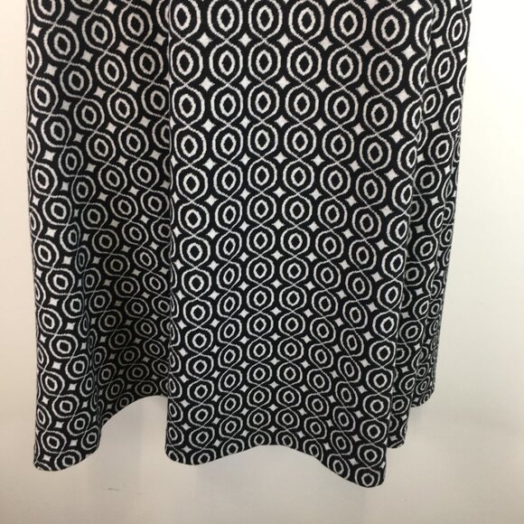 Maggy London Black and White Sleeveless Fit and Flare Lined Dress Size 8 - Picture 2 of 9